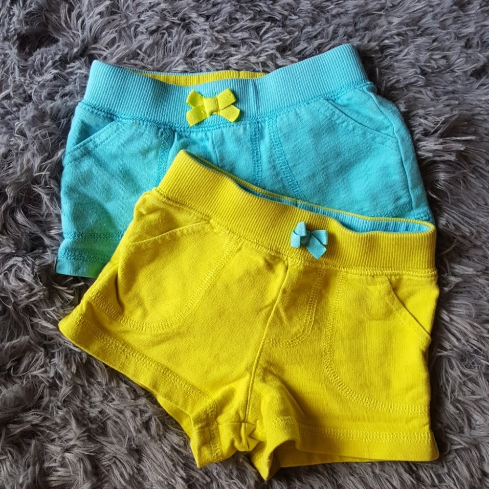 2 pairs of shorts